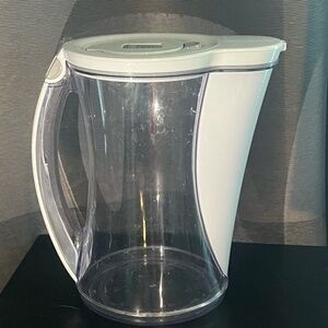 Brita Water Filtration  Pitcher  Model 0B05 College Essential USED! - Picture 2